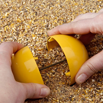 AnimalstoreXL Savic Snackbal Chickenfun Geel 7.5cm